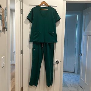 Hunter Green Set FIGS Size Lg Casma Top Med Kade Pants (Limited Edition)